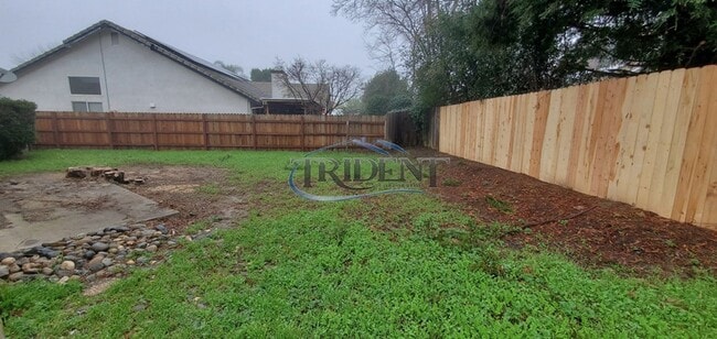 Building Photo - Beautiful Yuba City home on a large lot