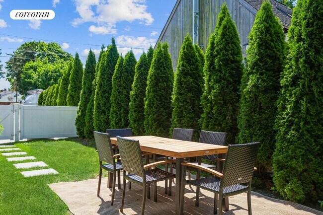 Building Photo - 12 Penny Ln