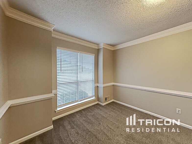 Building Photo - 567 Horseshoe Cir