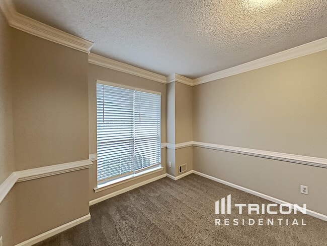 Building Photo - 567 Horseshoe Cir