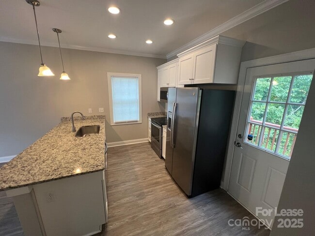 Building Photo - 1086 20th St NE