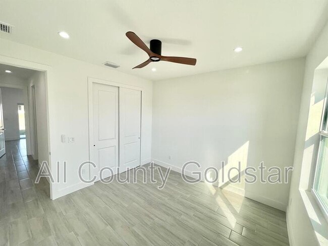 Building Photo - 4661 Fairlane Dr