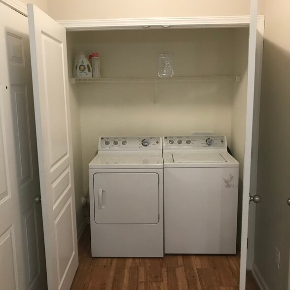 Washer/dryer - 8290 Gate Pkwy W