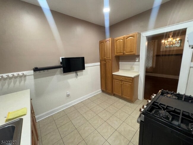 Building Photo - 742 Pennington St