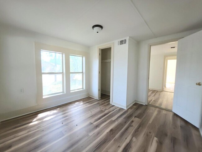 Building Photo - 101 E Osr
