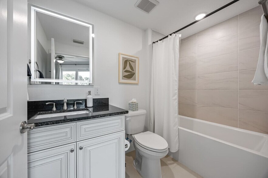 Building Photo - 605 Kemp St