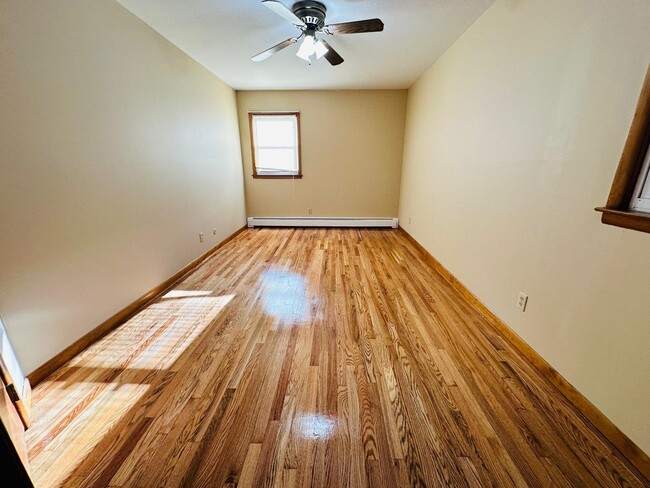 Building Photo - 126 W 25th St