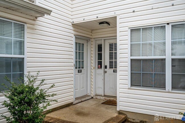 Building Photo - 919 Plymouth Rd