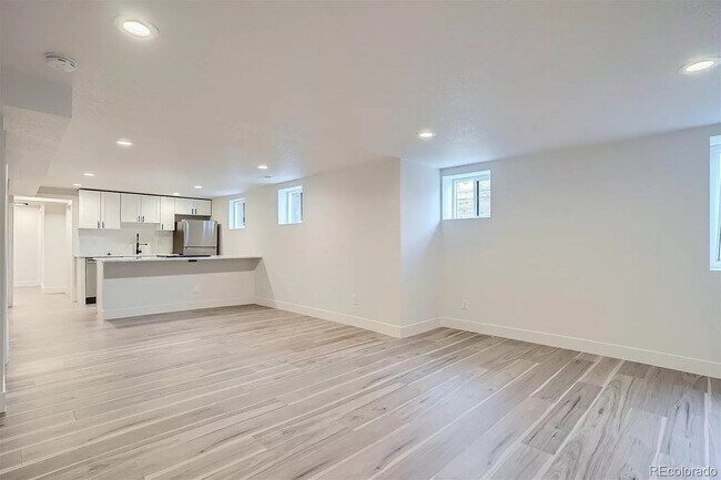 Building Photo - 1400 Perry St