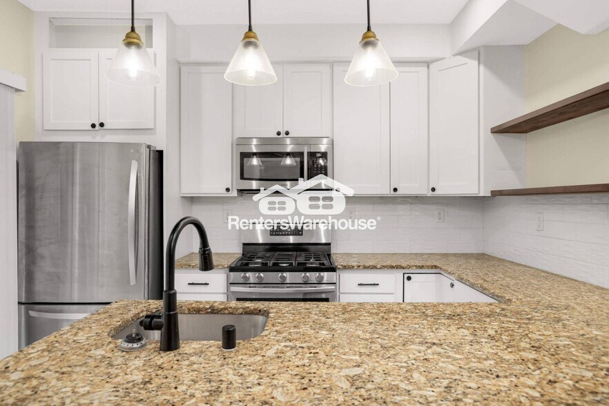 Building Photo - 206 Robie St E