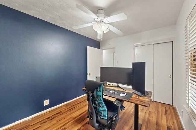 Building Photo - 7305 Lehigh Dr