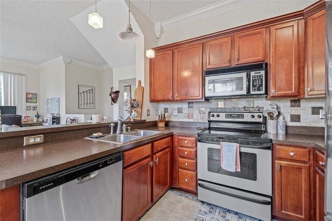 Building Photo - 740 Mainsail Dr