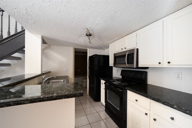 Building Photo - 2300 Old Spanish Trl