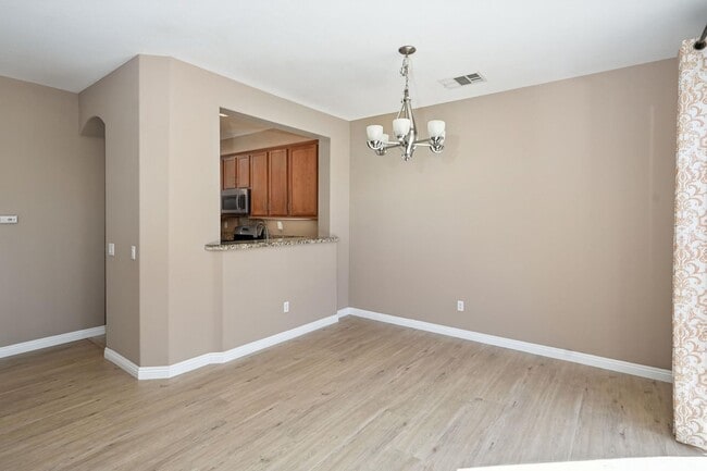 Building Photo - GORGEOUS 4+3 in Copperhill Area