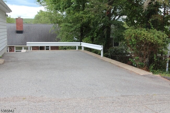 Building Photo - 36 Old Lakeside Rd S
