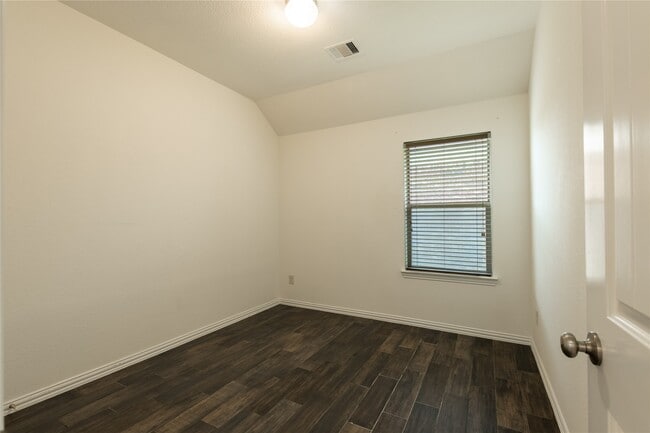 Building Photo - 23611 Starbridge Lake Ln