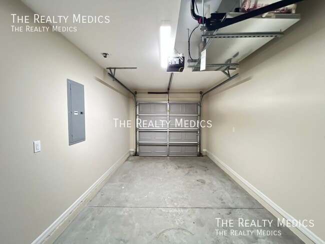 Building Photo - 6 Juniper Way