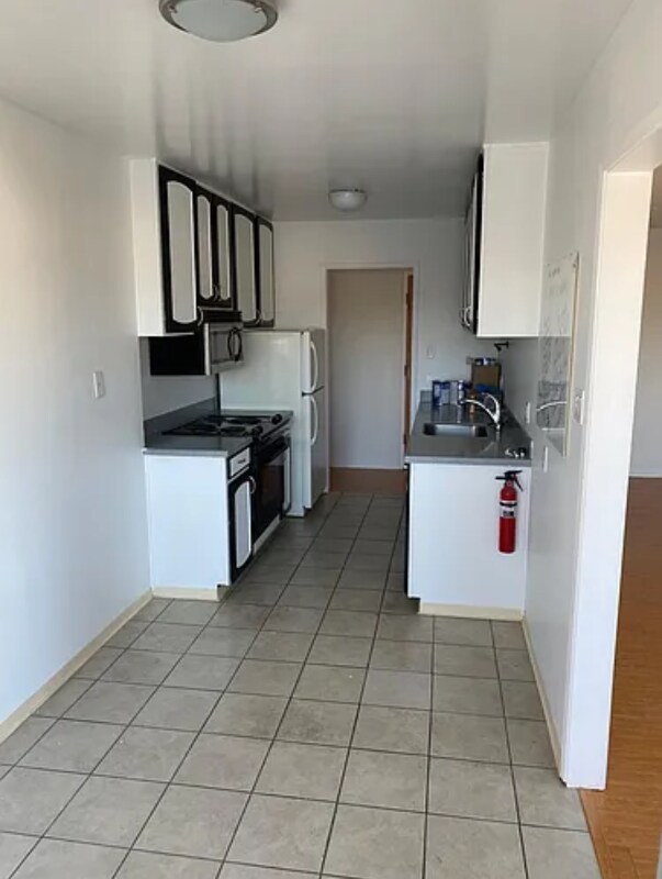 Building Photo - 2137 Otis Dr