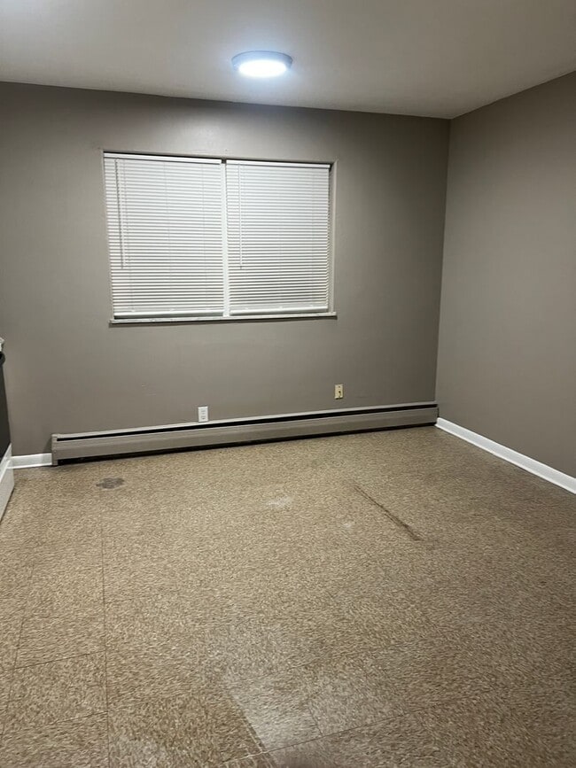 Building Photo - 5907 Staughton Dr