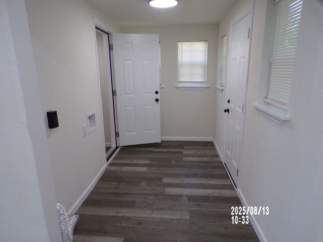 Building Photo - Move In Special: $200 off on The First Full Month' Rent!