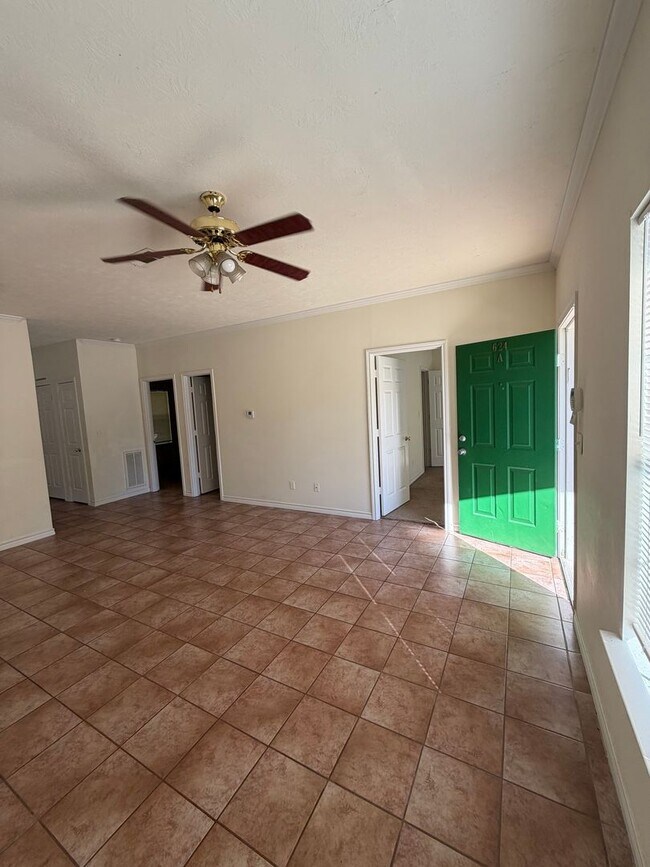 Building Photo - 624 Vicki Dr