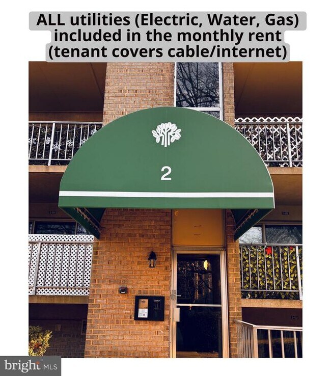 Building Photo - 2 Canterbury Square