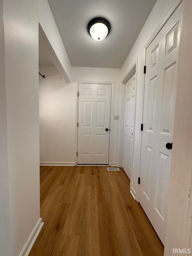 Building Photo - 8477 Countrywood Ct