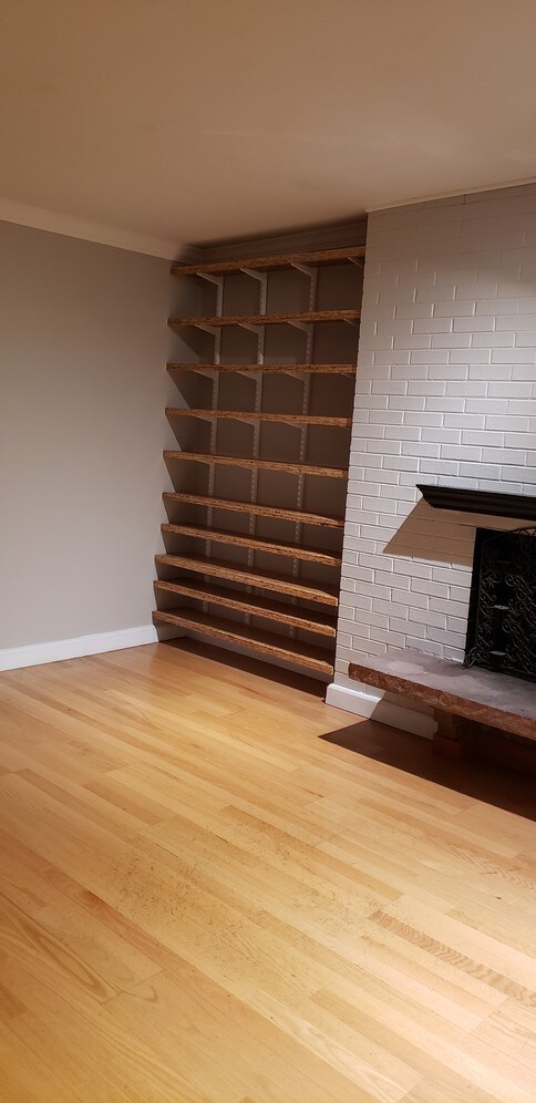 Living room - 1140 N Downing St