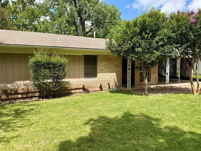 Building Photo - 5510 Delwood Dr
