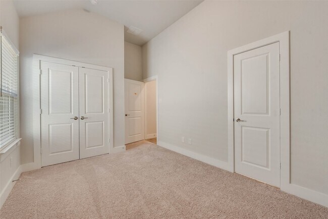 Building Photo - 1003 Rosewood St