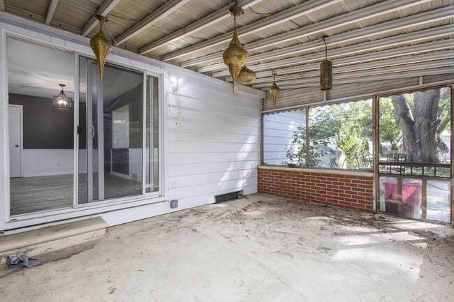 Building Photo - 28622 Milton Ave