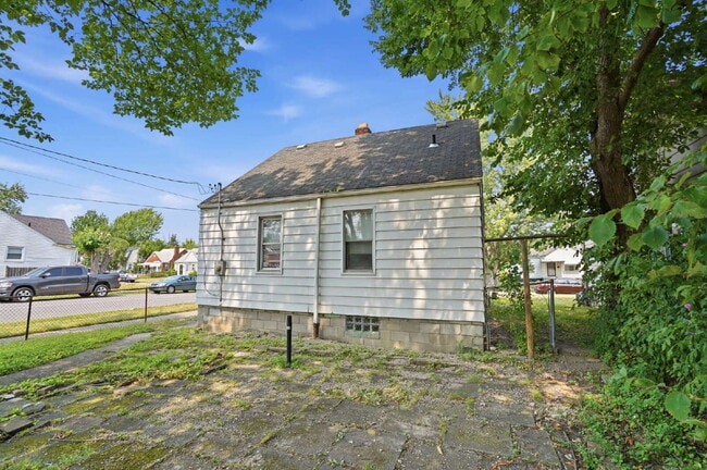 Building Photo - Cozy Detroit Home with Comfortable Living Space!