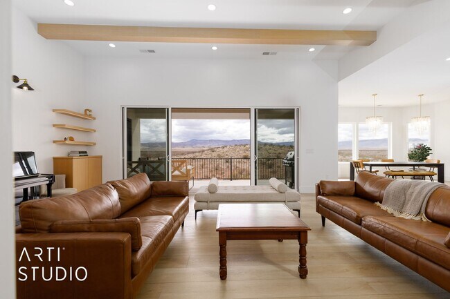 Building Photo - Beautiful 6 Bedroom 4.5 Bathroom Home in D...
