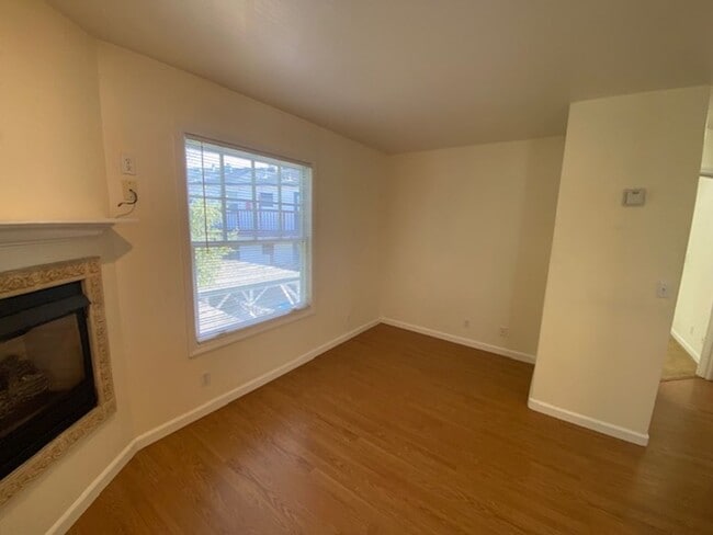 Building Photo - 790 Lighthouse Ave
