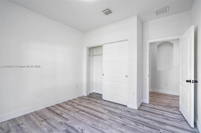 Building Photo - 16350 SW 50th Terrace