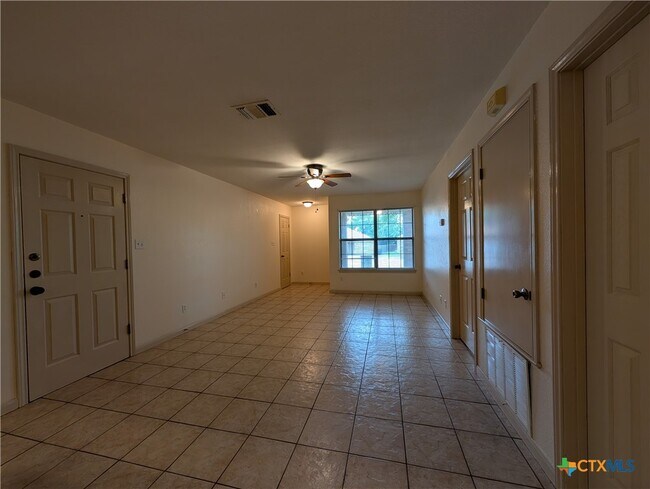 Building Photo - 1134 Misty Acres Dr