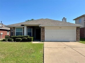 Building Photo - 2015 Gardenia Dr