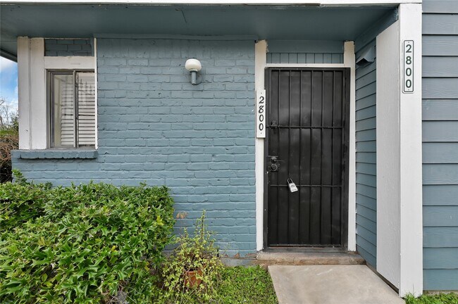 Building Photo - 8405 Wilcrest Dr
