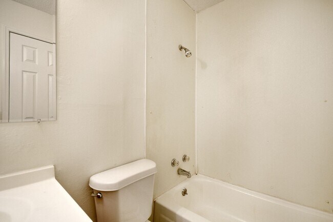 Building Photo - New Lower Price! Remodeled 3 bed / 1.5 bath home near downtown Spartanburg