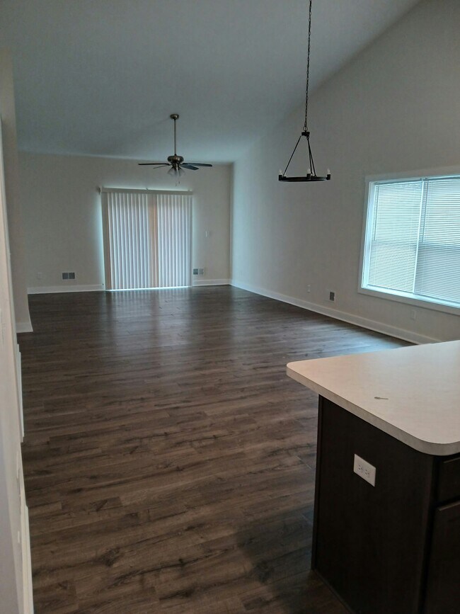 Building Photo - 2449 Waterford Pointe Dr