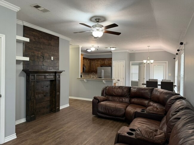 Building Photo - 1713 Palasota Dr