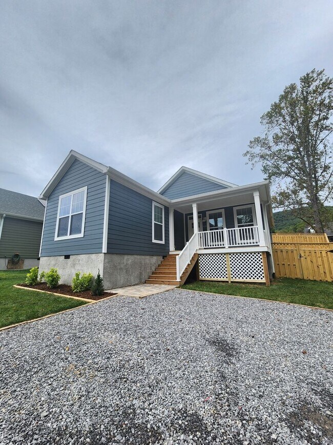 Building Photo - 1128 Blueview Dr