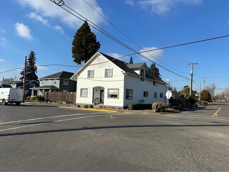 Building Photo - 3289 3rd St