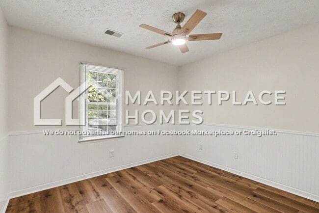 Building Photo - 2699 Foxglove Dr SW