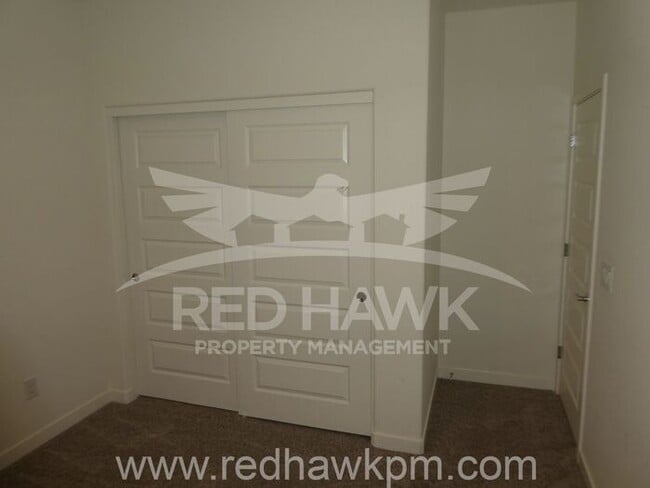 Building Photo - Gorgeous, Modern Three Bedroom, Two Bathro...