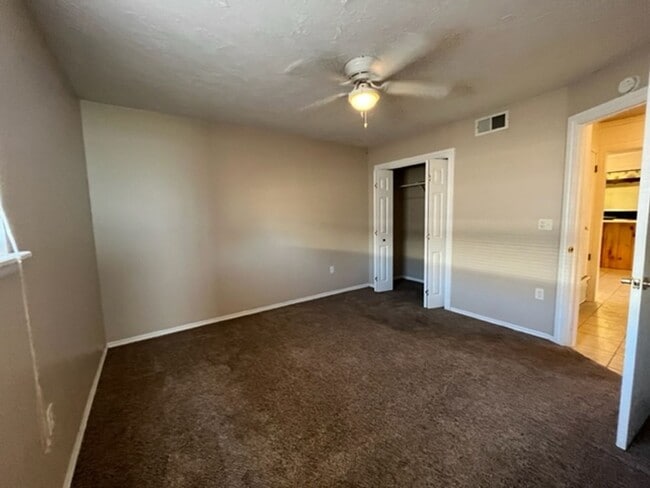 Building Photo - 107 NE 6th St