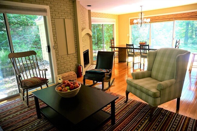 Building Photo - 18 Pequot Rd