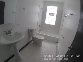 Building Photo - 111 E 57th St