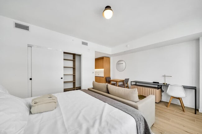 Building Photo - 225 N Miami Ave