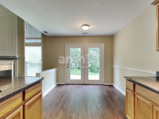 Building Photo - 1542 Cardinal Ln